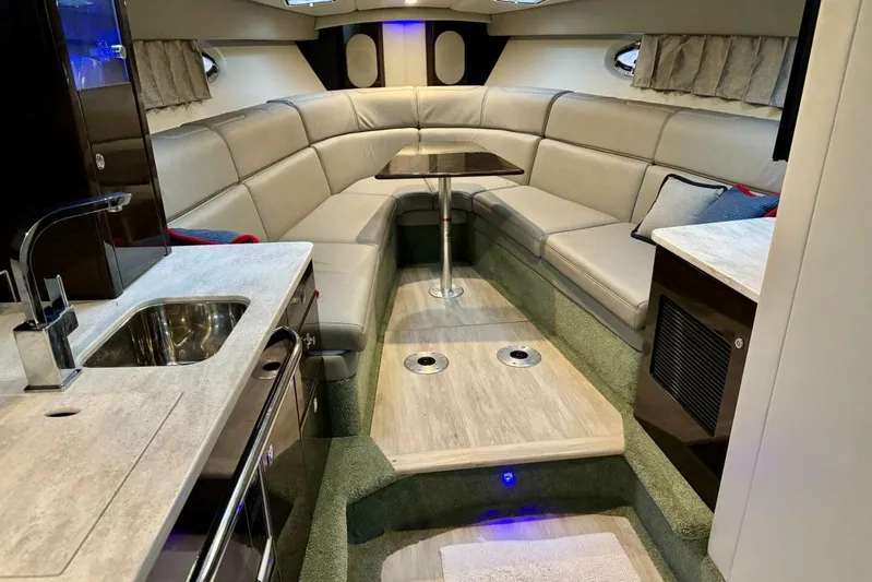 Hoody Yacht Photos Pics 2016 Formula 370 Super Sport- HOODY- Dinette