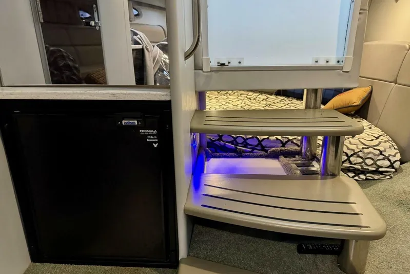 Hoody Yacht Photos Pics 2016 Formula 370 Super Sport- HOODY- Berth