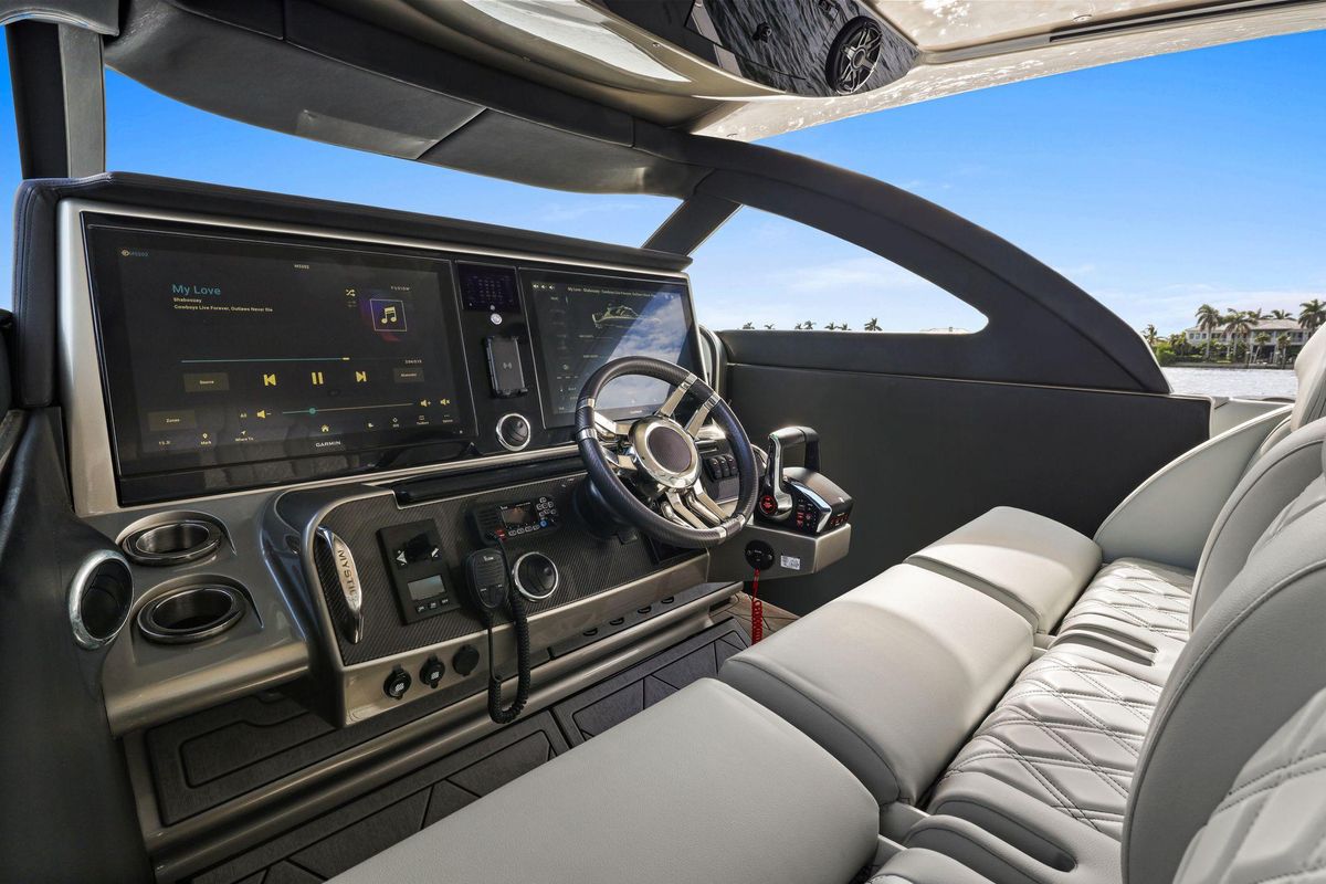 2024 Mystic Powerboats 52 