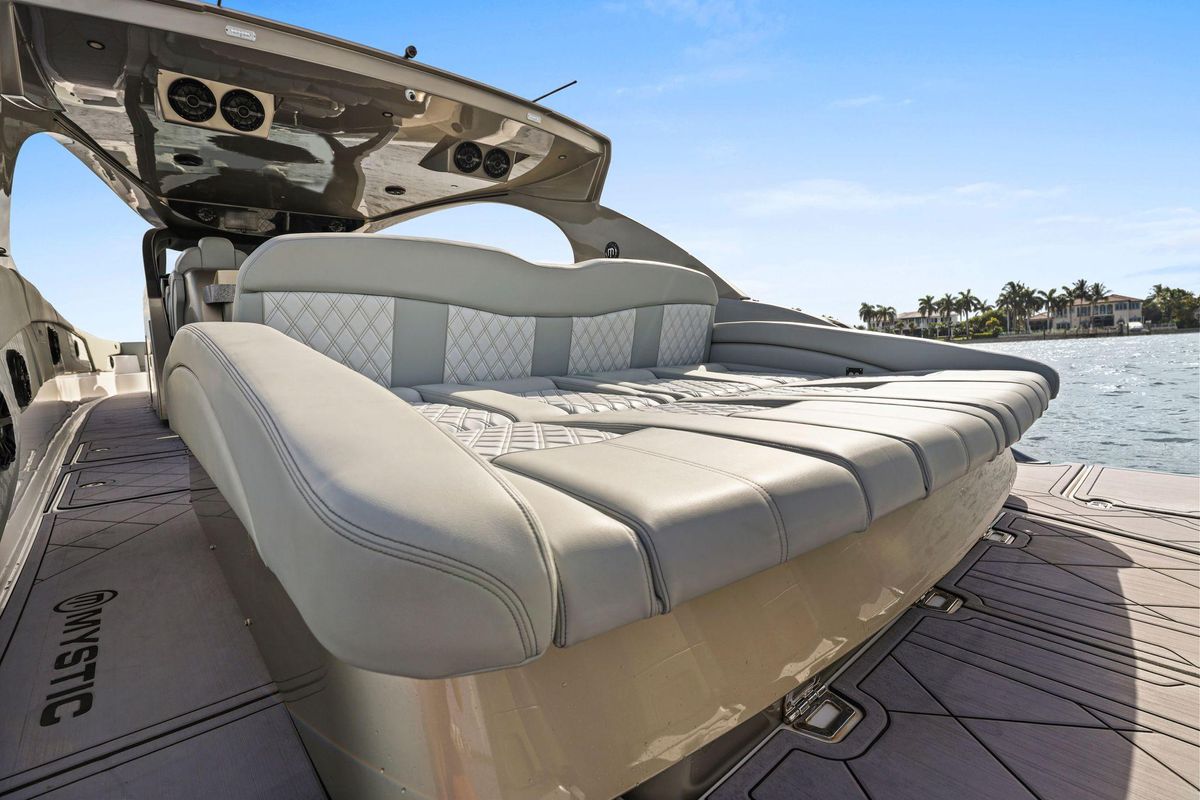 2024 Mystic Powerboats 52 