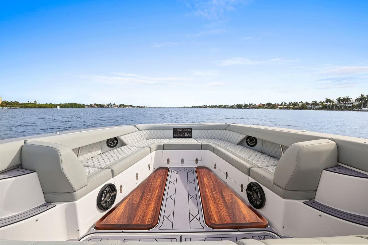 2024 Mystic Powerboats 52 
