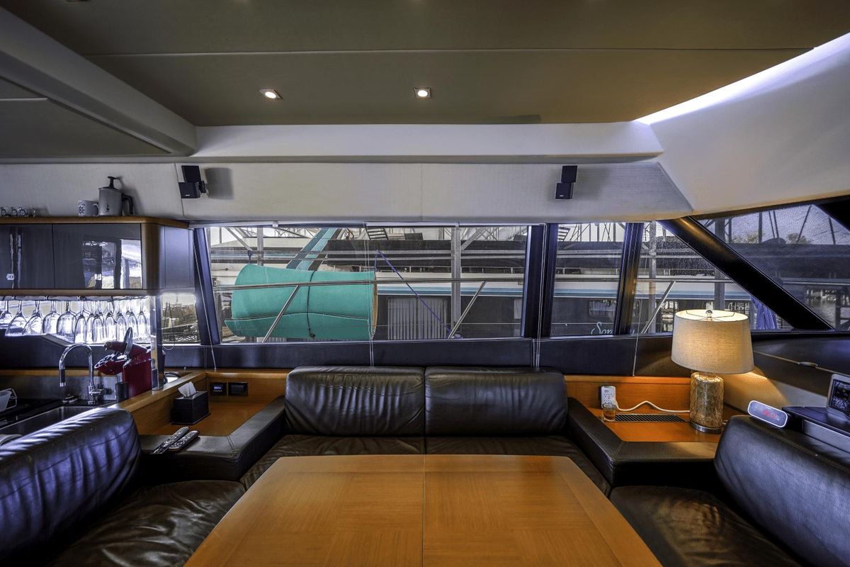2015 Prestige 62 