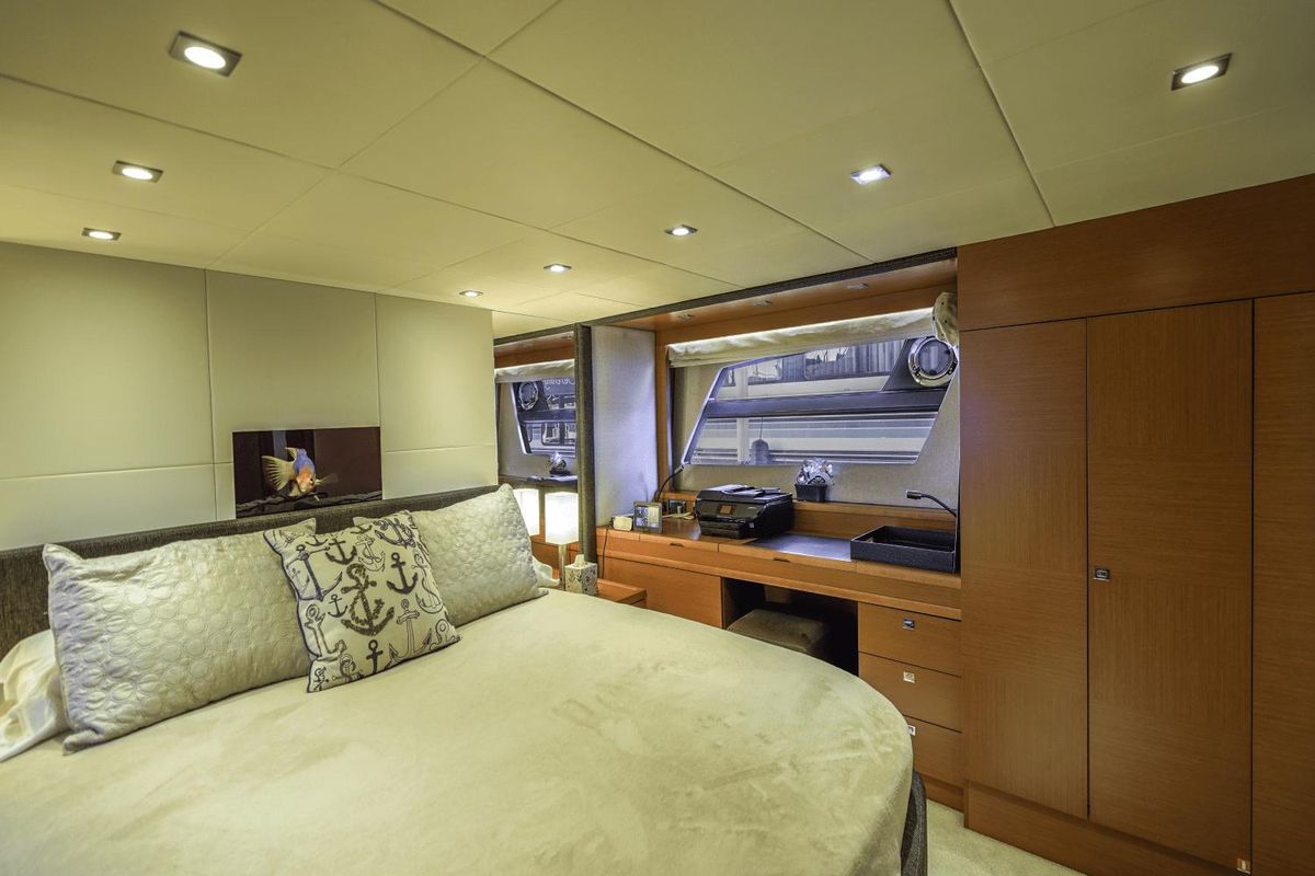 2015 Prestige 62 