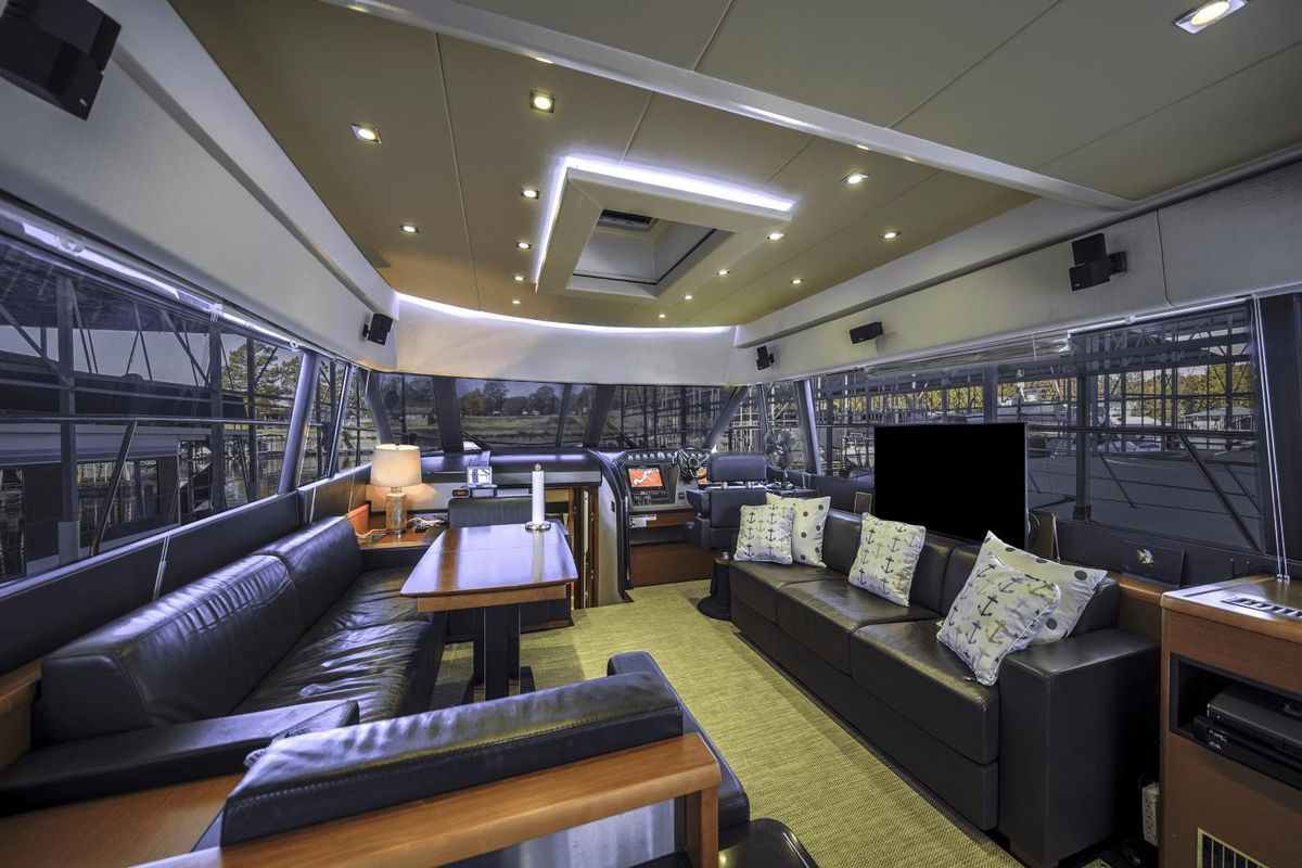 2015 Prestige 62 