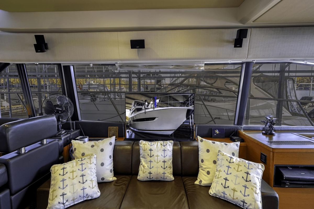 2015 Prestige 62 