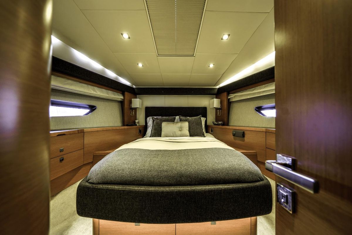 2015 Prestige 62 