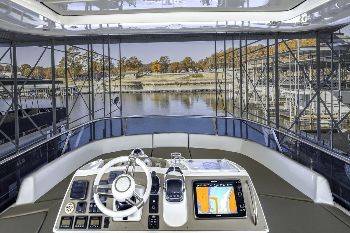 2015 Prestige 62 