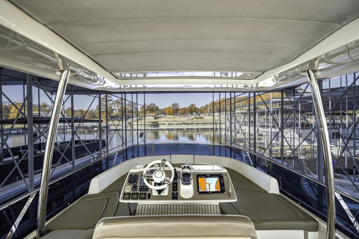 2015 Prestige 62 