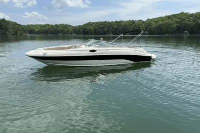 Sea Ray 240 Sundeck