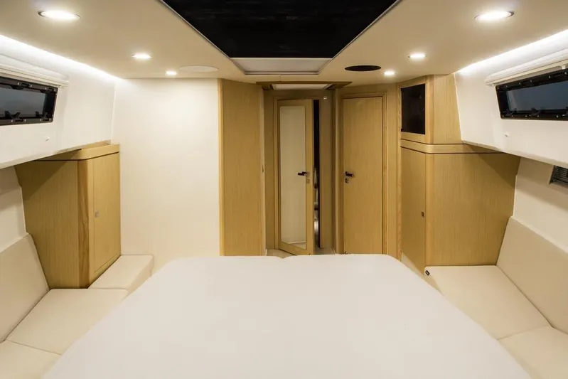  Yacht Photos Pics 7722671_20210122072230900_1_XLARGE.jpg