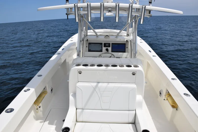  Yacht Photos Pics 2020 SeaVee 370z boat with center console on open water.