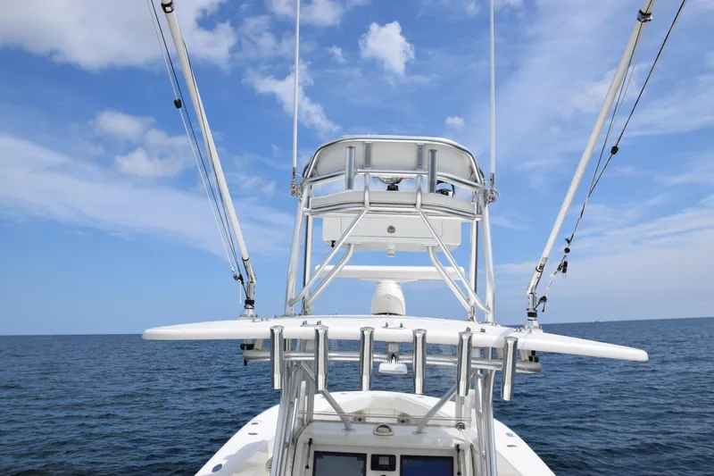  Yacht Photos Pics SeaVee 370z 2020 boat on open ocean under blue sky.