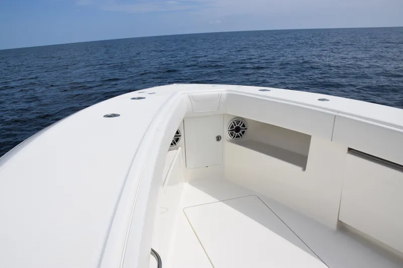  Yacht Photos Pics 2020 SeaVee 370z boat bow with ocean view, featuring sleek white design.