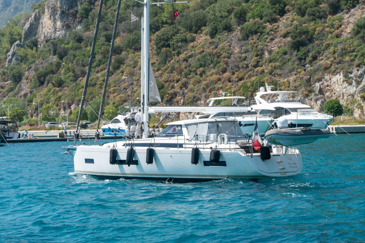 2018 Amel 54 