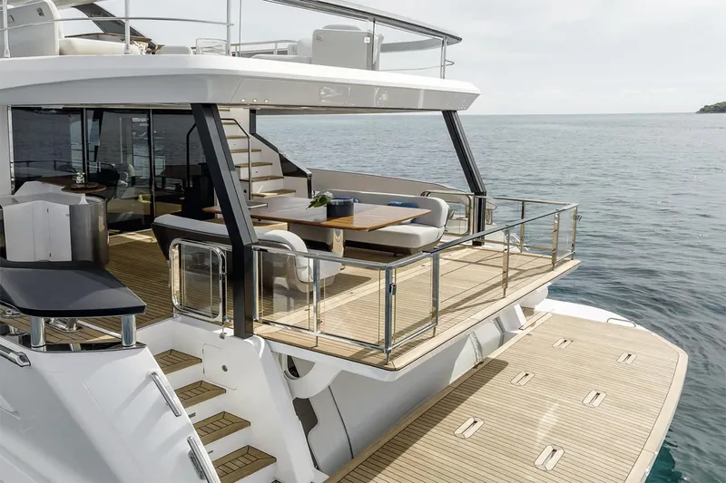  Yacht Photos Pics Azimut Grande 26 - D Yachts