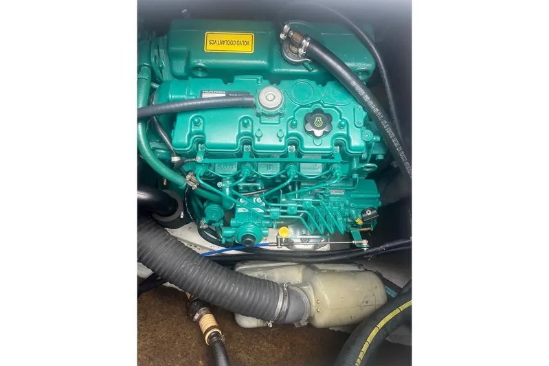 Queen Butterfly Yacht Photos Pics Engine of 2006 Lagoon 440 catamaran, featuring Volvo Penta components.