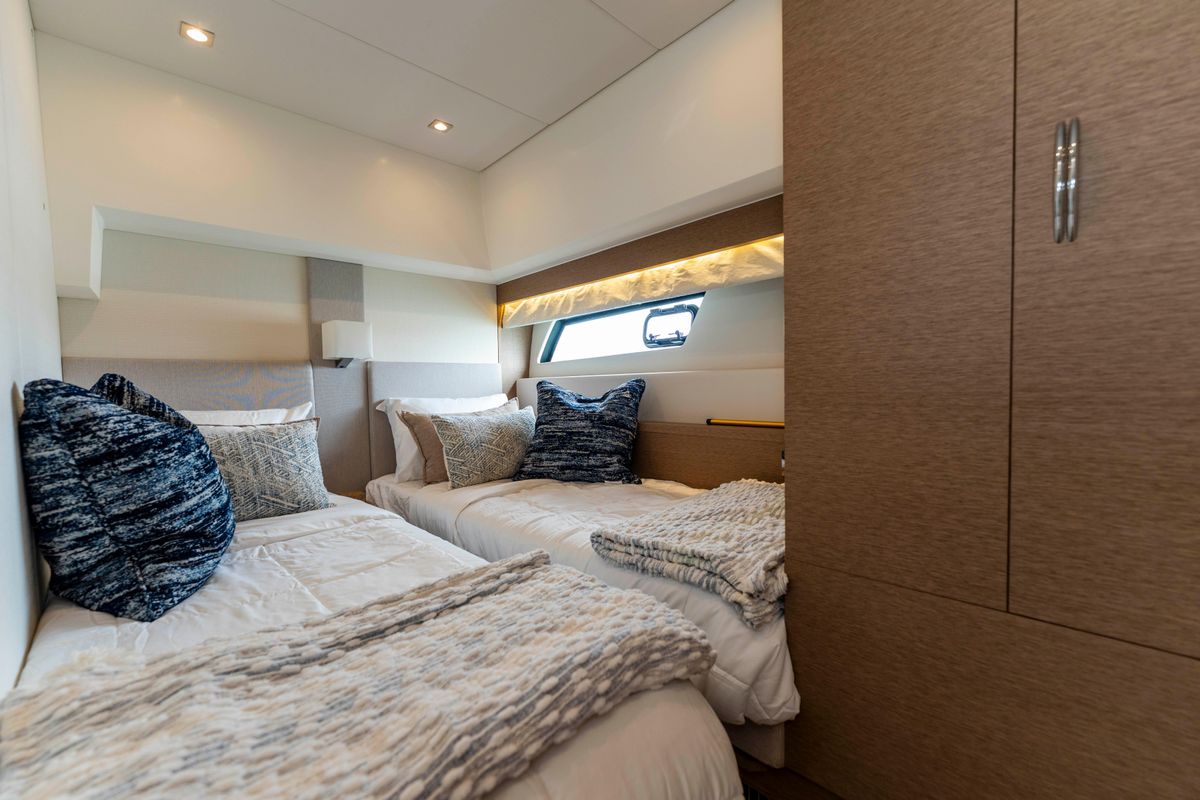 2018 Prestige 56 
