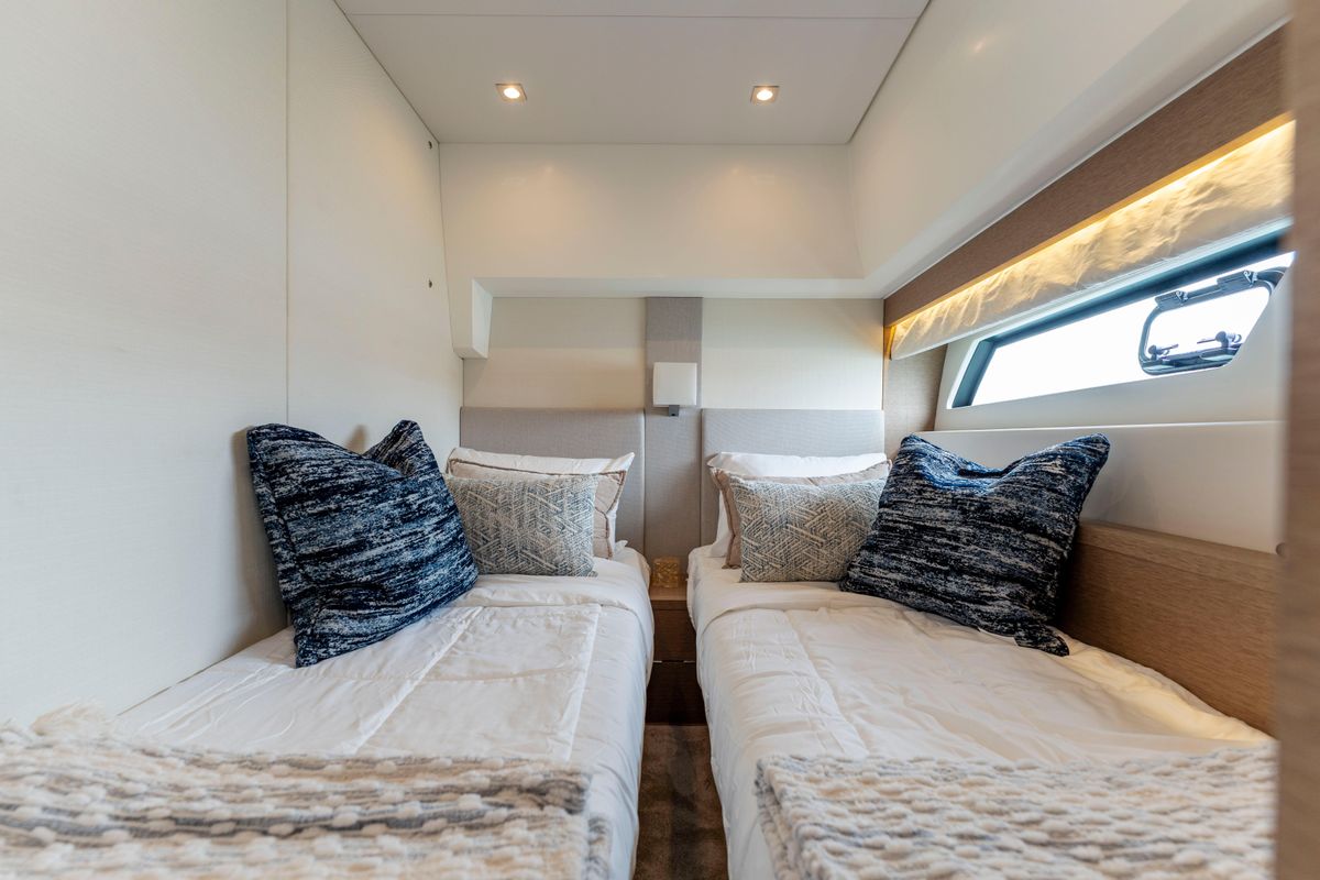 2018 Prestige 56 