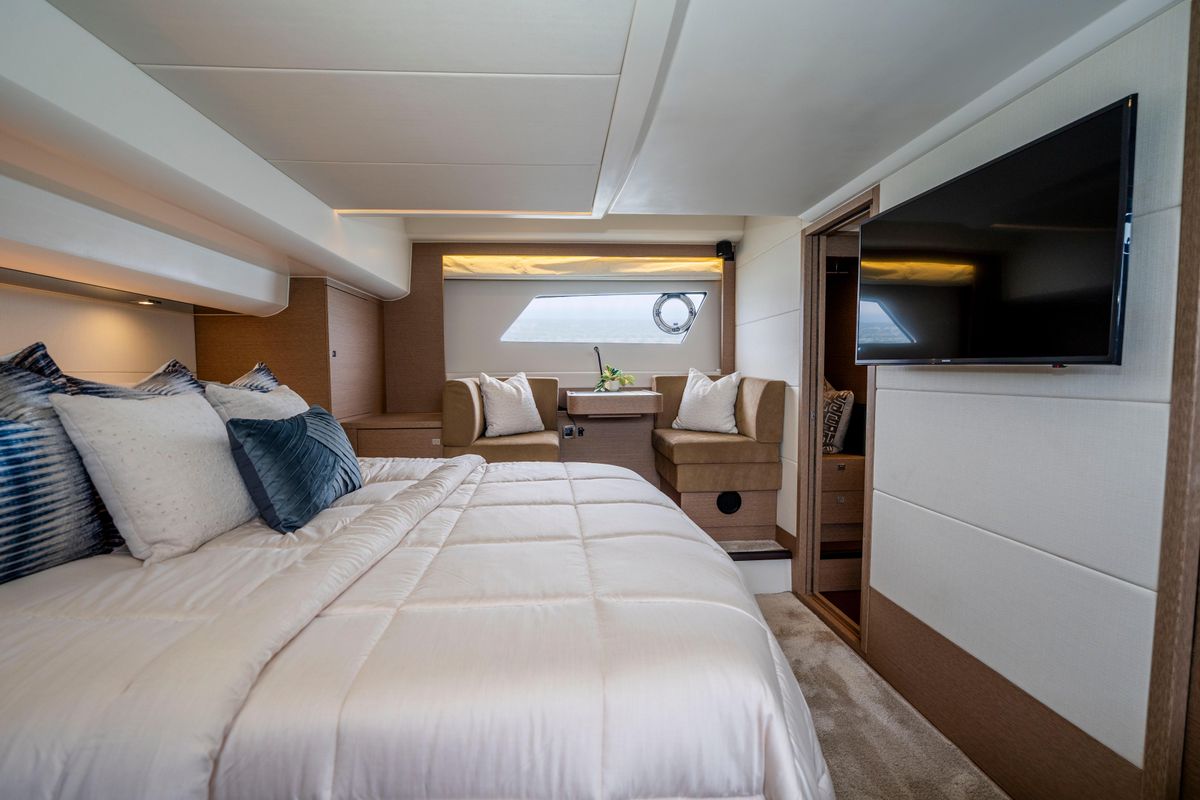 2018 Prestige 56 