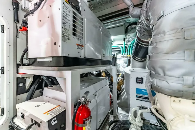 You And Islands Yacht Photos Pics 2023 Sunseeker 76 Yacht - Image 74