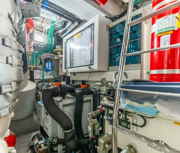 You And Islands Yacht Photos Pics 2023 Sunseeker 76 Yacht - Image 78