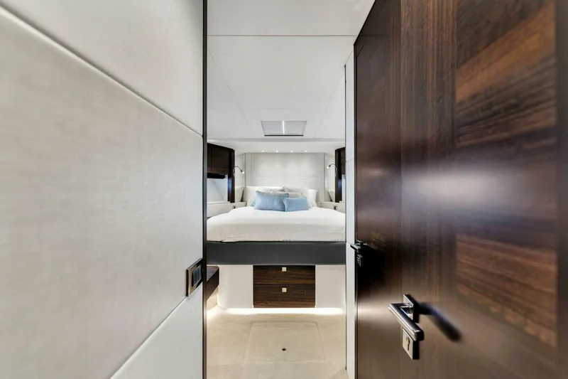 You And Islands Yacht Photos Pics 2023 Sunseeker 76 Yacht - Image 63