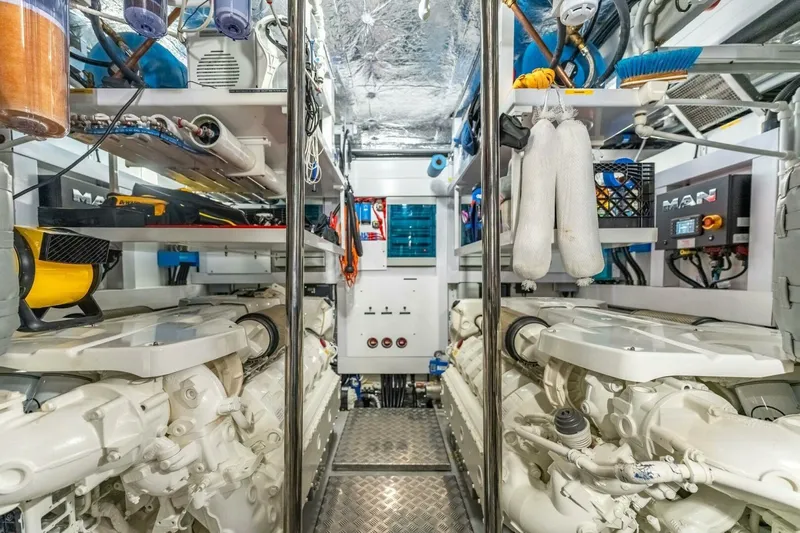 You And Islands Yacht Photos Pics 2023 Sunseeker 76 Yacht - Image 75