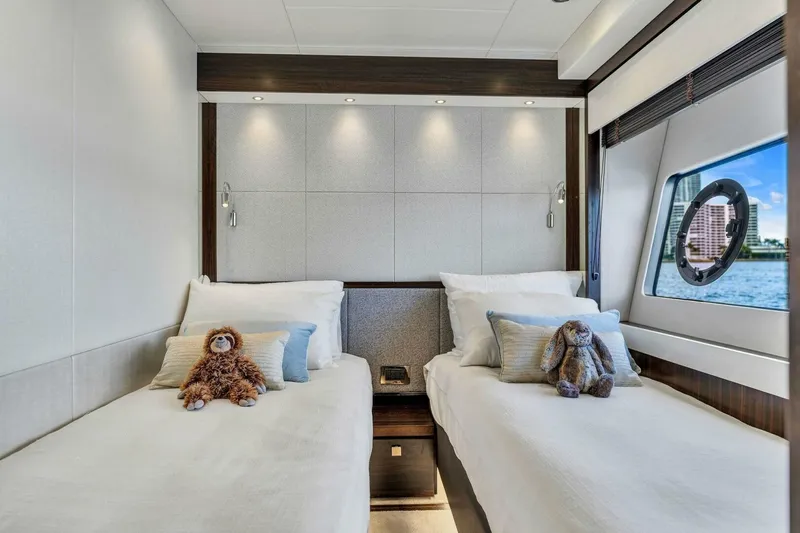 You And Islands Yacht Photos Pics 2023 Sunseeker 76 Yacht - Image 54