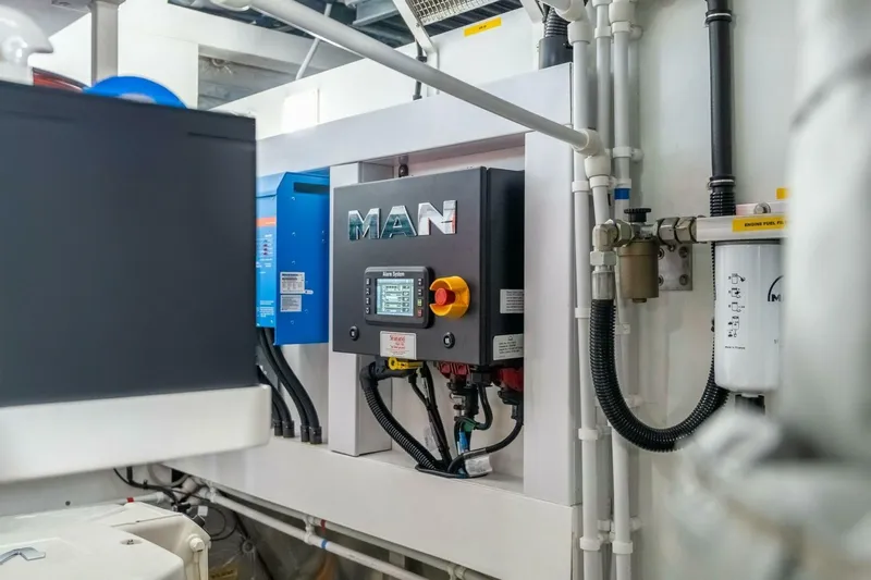 You And Islands Yacht Photos Pics 2023 Sunseeker 76 Yacht - Image 76