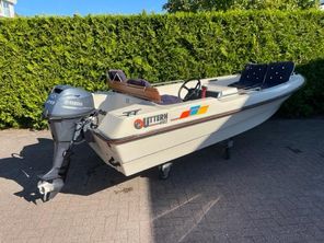 2000 Uttern 4102 met Yamaha 20 PK 4 T.