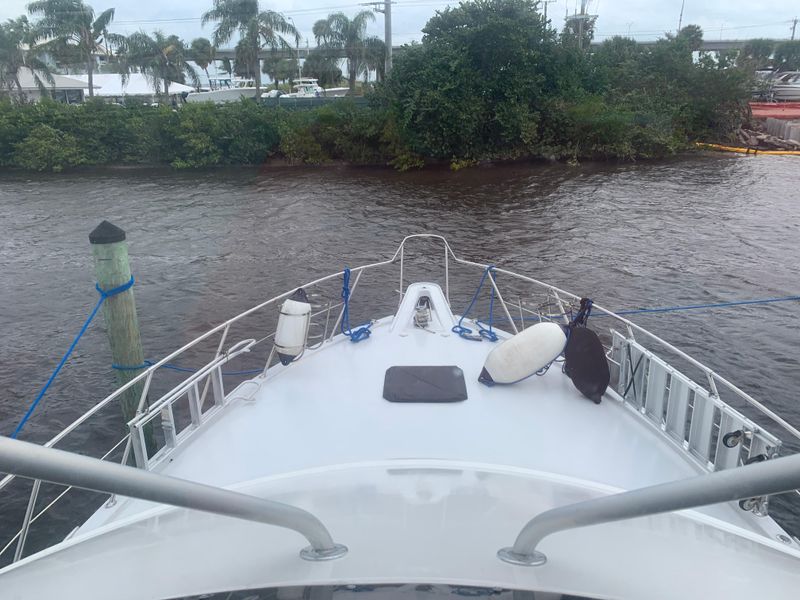 1998 Hatteras 52 Cockpit Motor Yacht