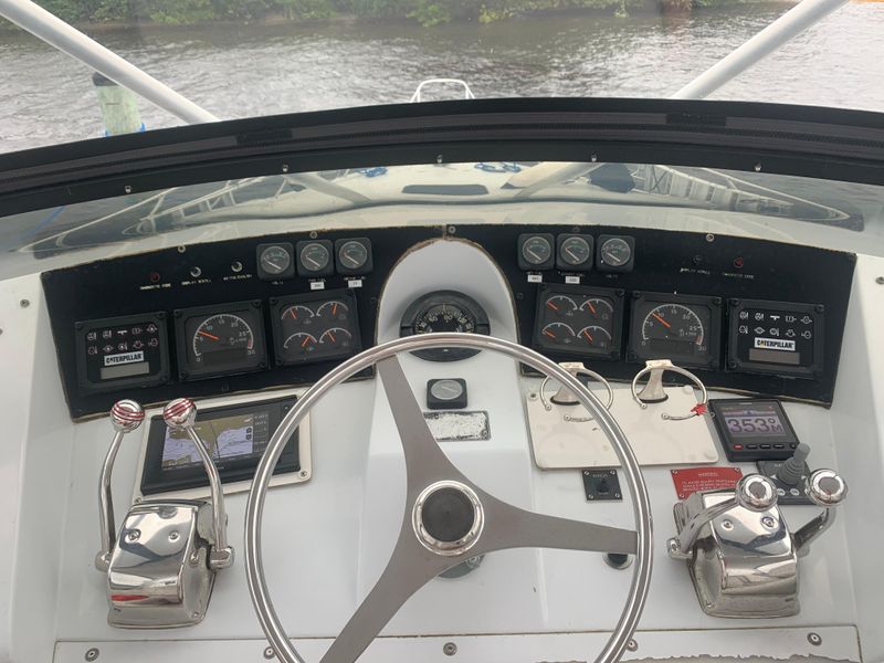 1998 Hatteras 52 Cockpit Motor Yacht