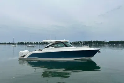 Tiara Yachts 38 LX
