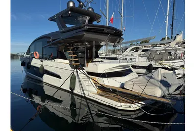 Galeon 700 Sky