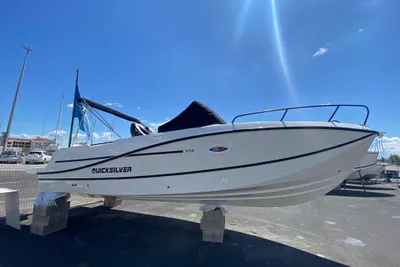 2025 Quicksilver Activ 755 Sundeck