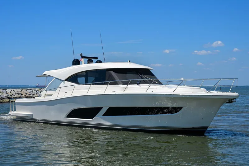 Command At Sea Yacht Photos Pics 2022 Riviera 505 Suv - Image 3