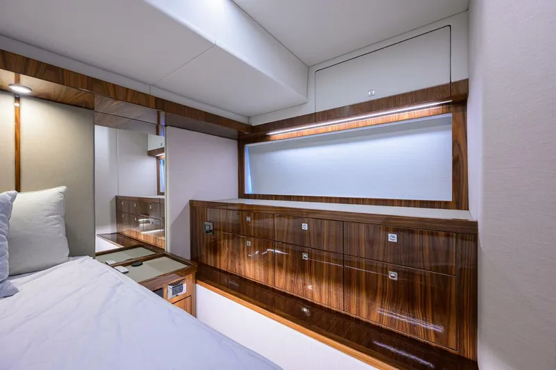 Command At Sea Yacht Photos Pics 2022 Riviera 505 Suv - Image 71