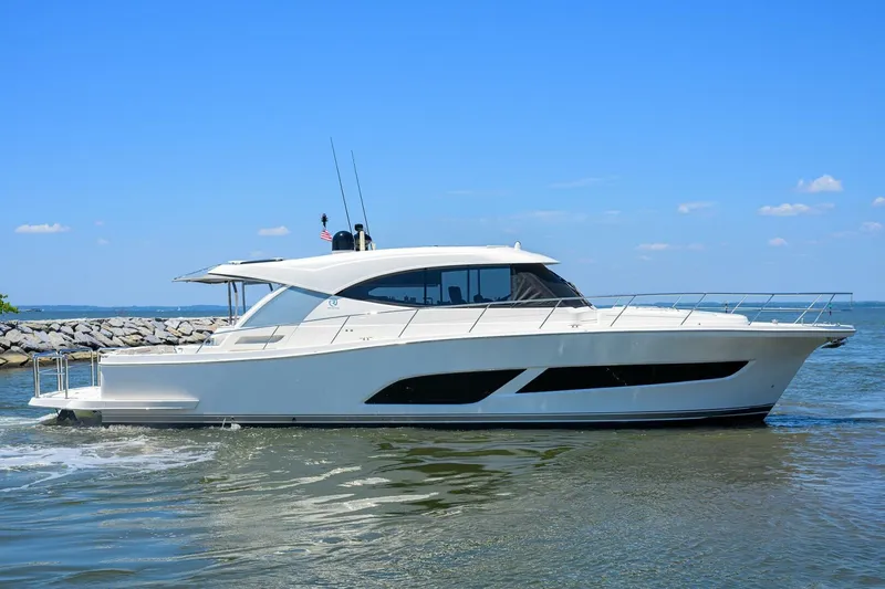 Command At Sea Yacht Photos Pics 2022 Riviera 505 Suv - Image 2