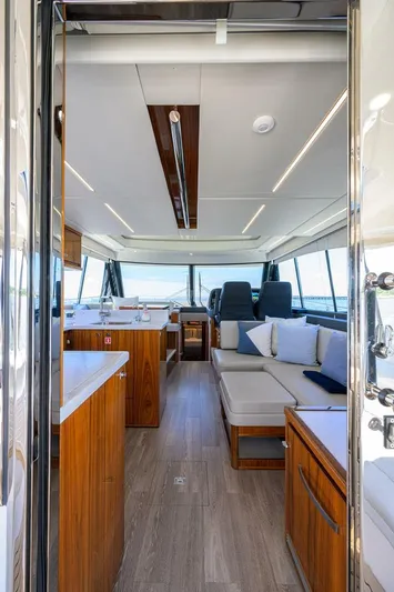 Command At Sea Yacht Photos Pics 2022 Riviera 505 Suv - Image 37