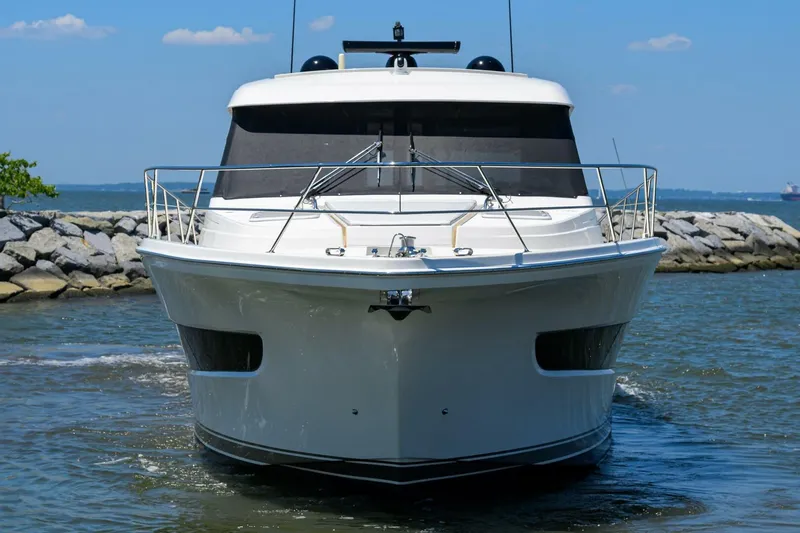 Command At Sea Yacht Photos Pics 2022 Riviera 505 Suv - Image 4