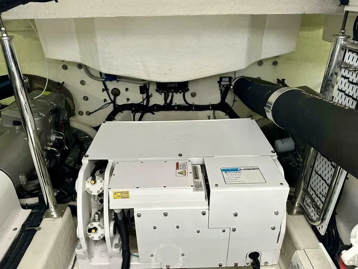 Command At Sea Yacht Photos Pics 2022 Riviera 505 Suv - Image 96