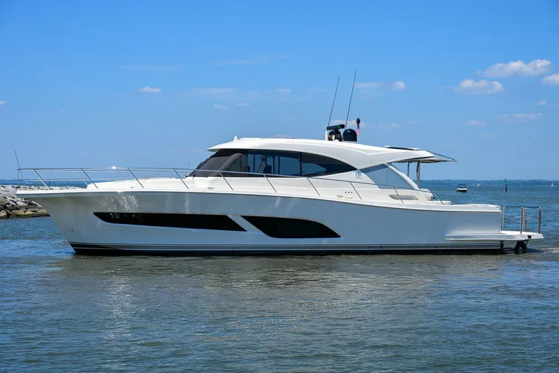 Command At Sea Yacht Photos Pics 2022 Riviera 505 Suv - Image 6