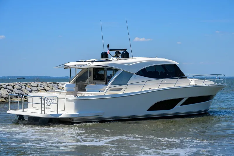 Command At Sea Yacht Photos Pics 2022 Riviera 505 Suv - Image 8