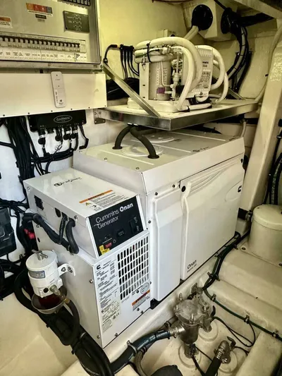 Command At Sea Yacht Photos Pics 2022 Riviera 505 Suv - Image 94