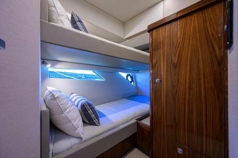 Command At Sea Yacht Photos Pics 2022 Riviera 505 Suv - Image 87