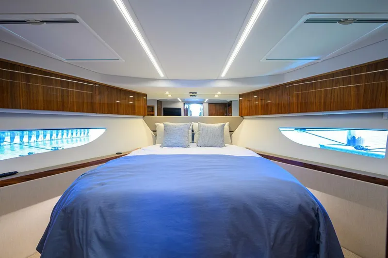 Command At Sea Yacht Photos Pics 2022 Riviera 505 Suv - Image 78