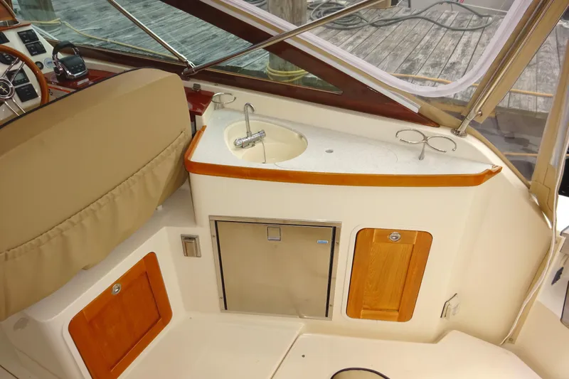 Meandher Yacht Photos Pics 2009 Hunt Yachts Harrier 29 interior with sink and wooden cabinetry.