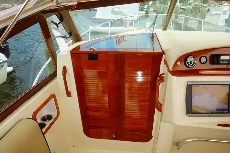 Meandher Yacht Photos Pics 2009 Hunt Yachts Harrier 29 helm with wooden cabinetry and navigation equipment.