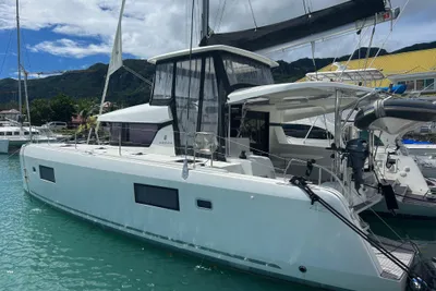Lagoon 42