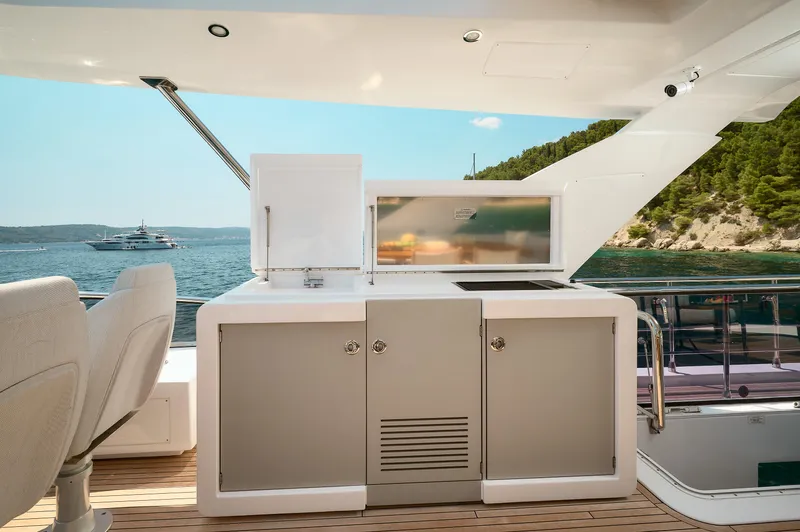 Atlantis Yacht Photos Pics 